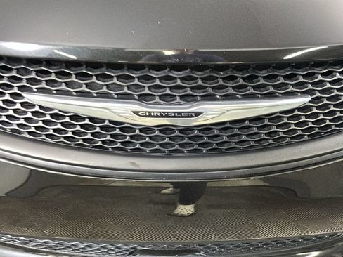 Used 2023 Chrysler Voyager LX FWD image 9