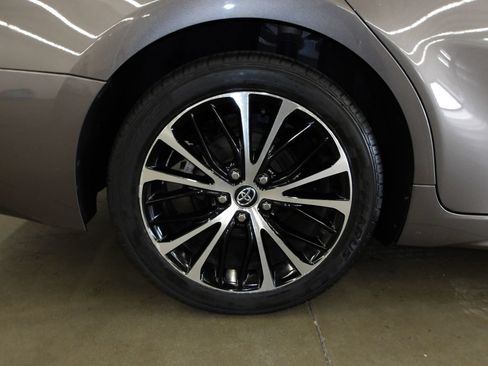 Used 2020 Toyota Camry SE w/ Convenience Package FWD image 20