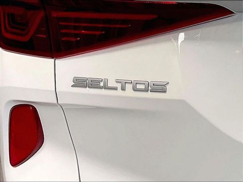 Used 2022 Kia Seltos S AWD/4WD image 28