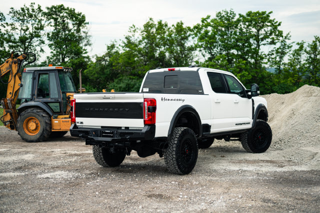 New 2026 Ford F250 Lariat w/ Black Appearance Package AWD/4WD image 8