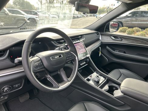 New 2025 Jeep Grand Cherokee L Limited image 17