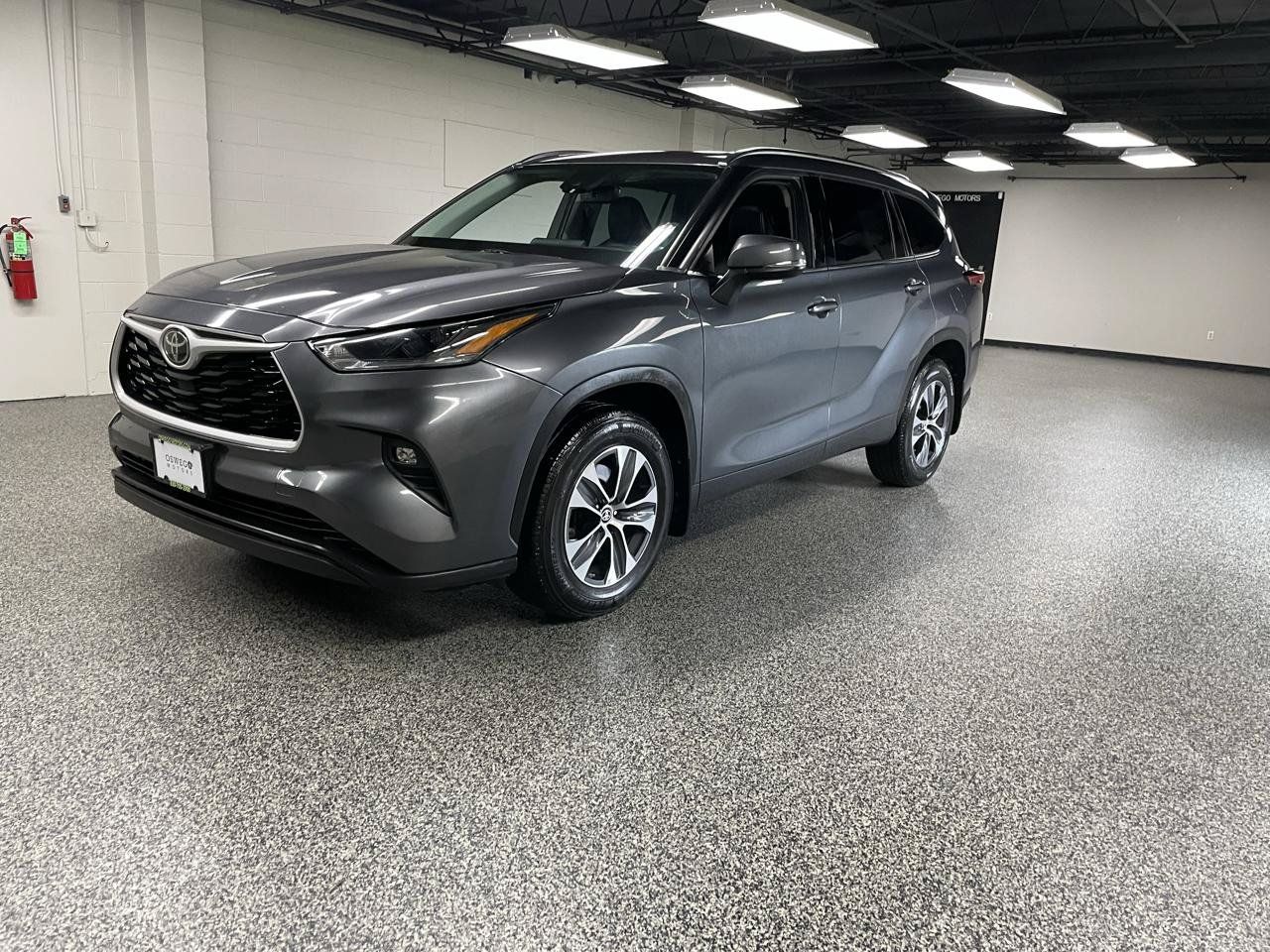 Used 2021 Toyota Highlander XLE AWD/4WD image 10