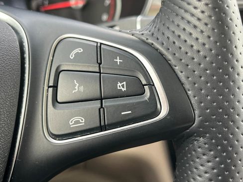 Used 2019 Mercedes-Benz GLC 300 4MATIC w/ Premium Package image 28