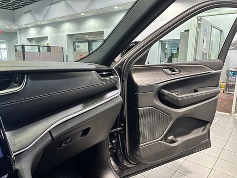 Used 2025 Jeep Grand Cherokee L Limited image 26