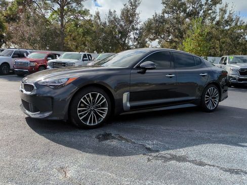 Used 2019 Kia Stinger Premium image 2
