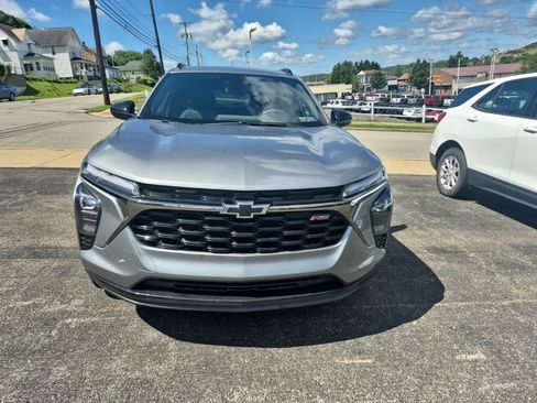 Used 2026 Chevrolet Trax RS w/ Sunroof Package FWD image 2