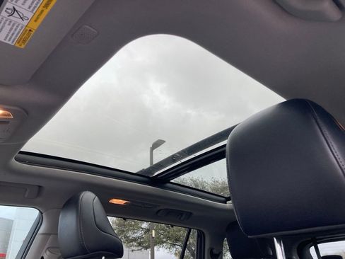 Used 2022 Toyota Highlander Platinum image 16