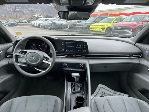 Used 2023 Hyundai Elantra SEL w/ Cargo Package image 12