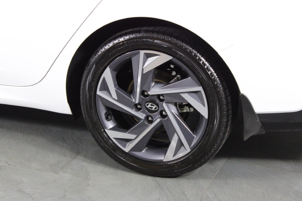 Certified 2026 Hyundai Elantra Limited FWD image 15