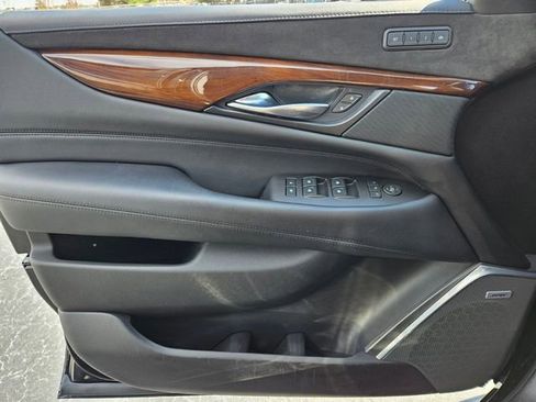 Used 2019 Cadillac Escalade Luxury image 29