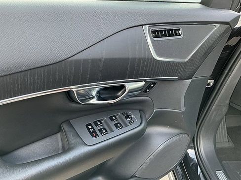 Used 2020 Volvo XC90 T5 Momentum w/ Protection Package Premier image 16