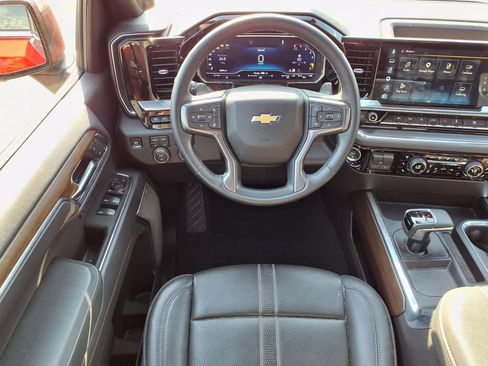 Used 2024 Chevrolet Silverado 1500 High Country w/ High Country Premium Package AWD/4WD image 17