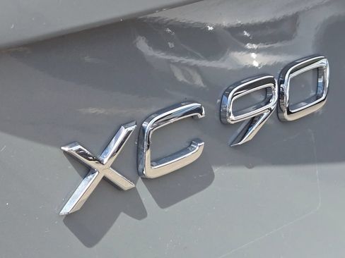Certified 2025 Volvo XC90 T8 Plus w/ Protection Package Premier AWD/4WD image 17
