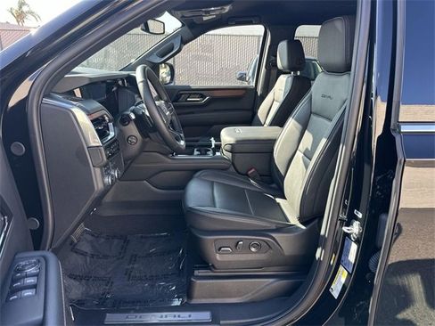 Used 2025 GMC Yukon XL Denali image 18