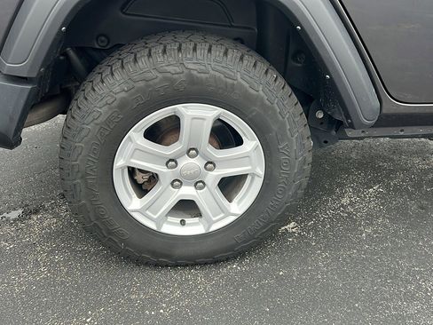 Used 2023 Jeep Wrangler Sport S image 10