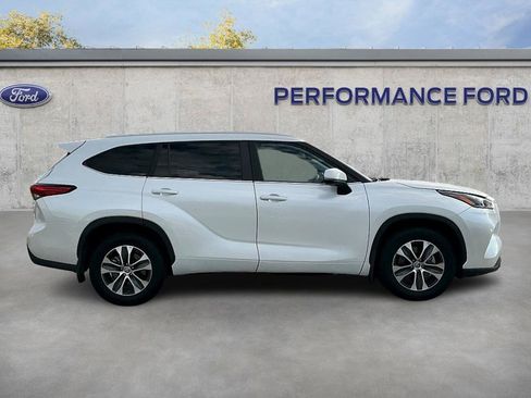 Used 2023 Toyota Highlander L image 4