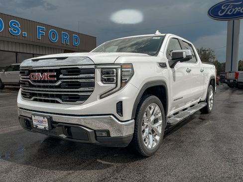 Used 2023 GMC Sierra 1500 SLT w/ SLT Premium Package AWD/4WD image 2