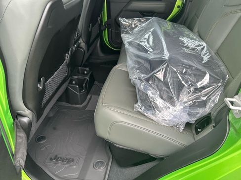 New 2025 Jeep Gladiator Mojave w/ Convenience Group image 23