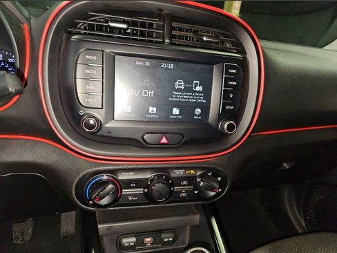 Used 2020 Kia Soul LX image 24
