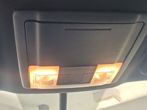 Used 2017 Ford Explorer XLT w/ Equipment Group 202A AWD/4WD image 33