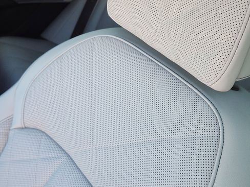 Used 2023 BMW X5 xDrive40i w/ Executive Package image 17