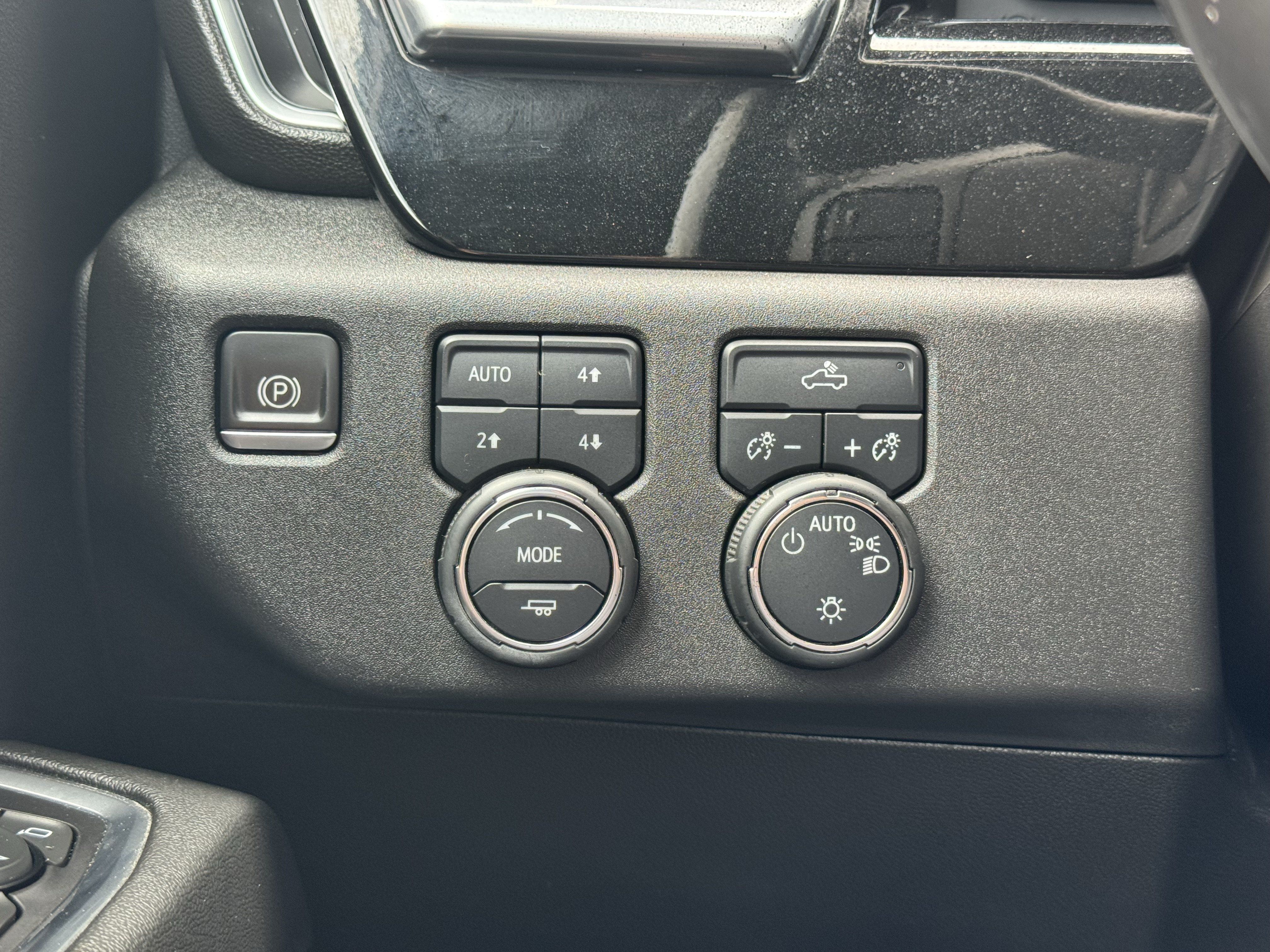 Certified 2022 Chevrolet Silverado 1500 LT w/ Z71 Off-Road Package AWD/4WD image 32