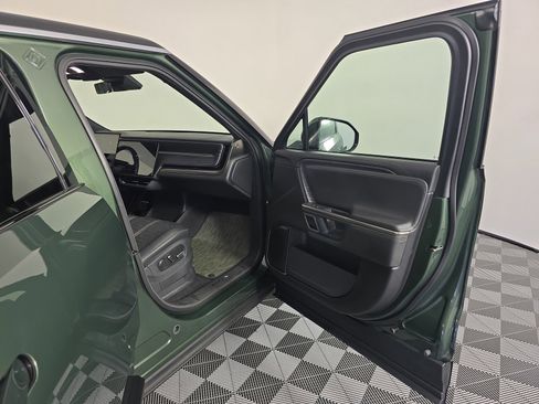 Used 2023 Rivian R1S Adventure image 18