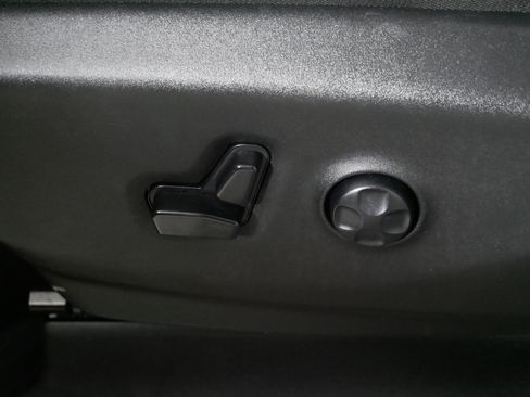 Used 2024 Chrysler Voyager LX FWD image 20