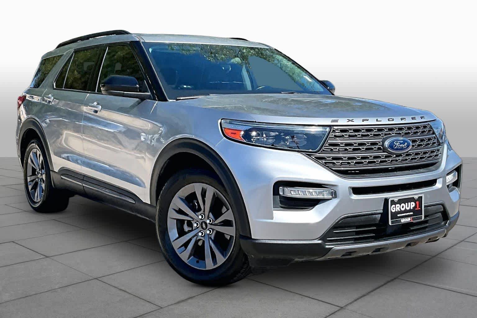 Used 2022 Ford Explorer XLT w/ Equipment Group 202A RWD image 3