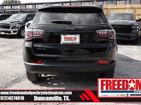 New 2026 Jeep Compass Latitude image 4