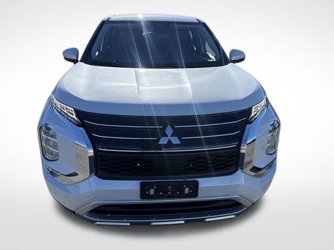 Used 2023 Mitsubishi Outlander SE image 12
