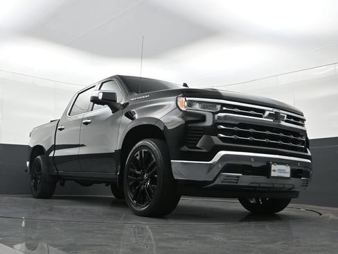 Used 2022 Chevrolet Silverado 1500 LTZ w/ LTZ Premium Package AWD/4WD image 38