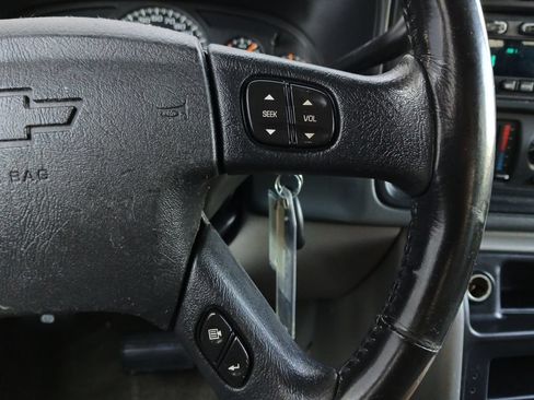Used 2003 Chevrolet Suburban 4WD image 23