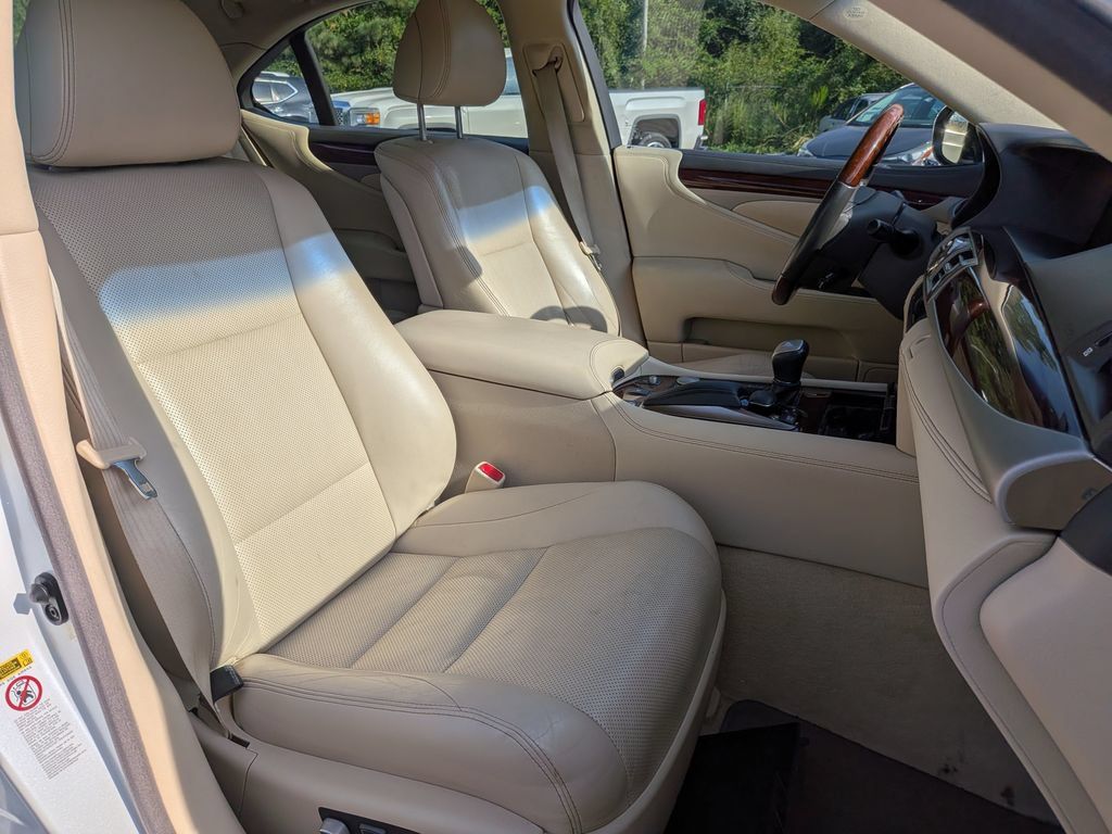 Used 2013 Lexus LS 460 w/ Comfort Pkg RWD image 27