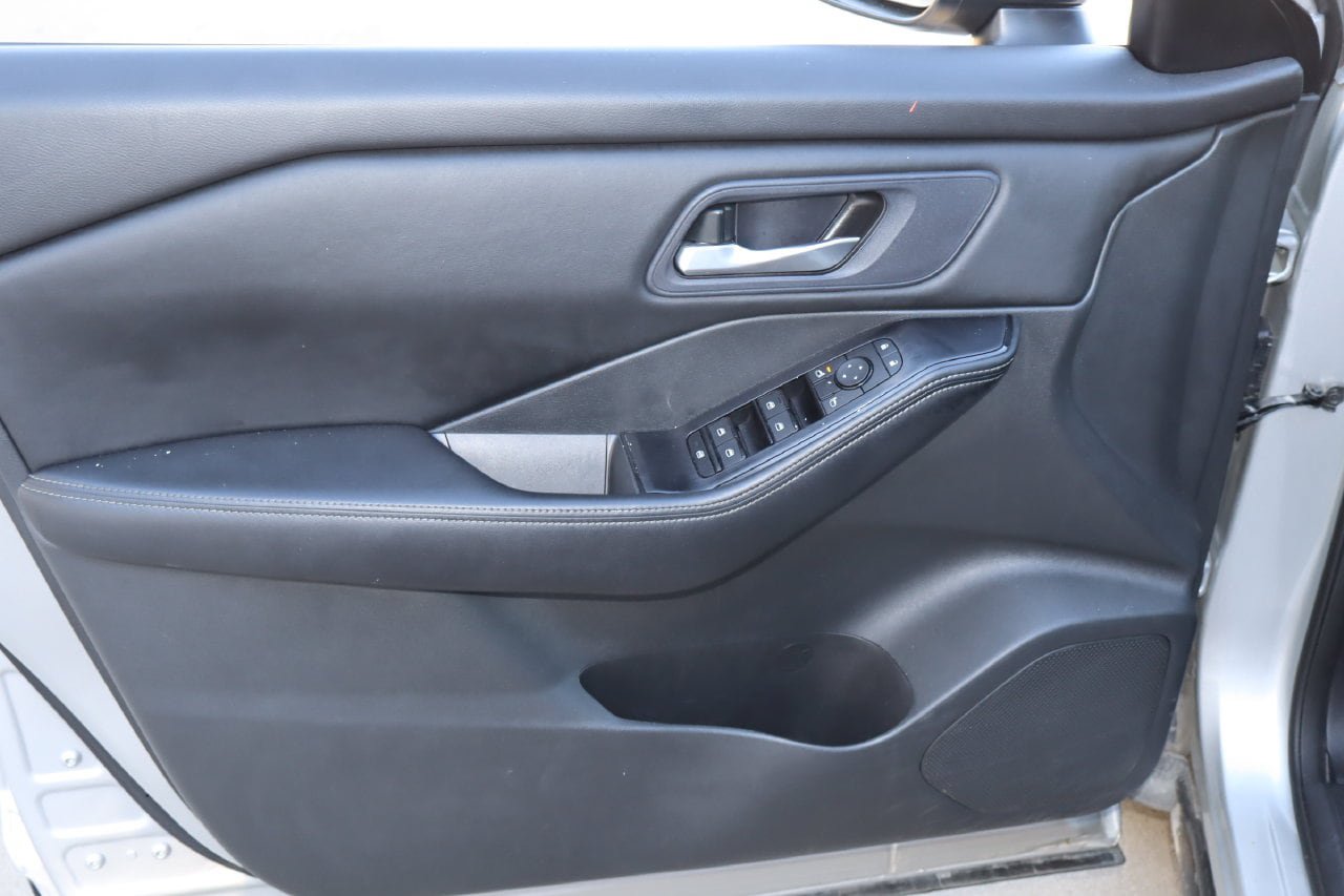 Used 2024 Nissan Rogue SV FWD image 19