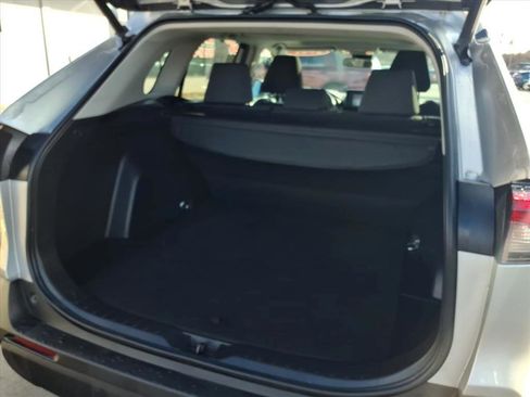 Used 2021 Toyota RAV4 XLE w/ Convenience Package image 12