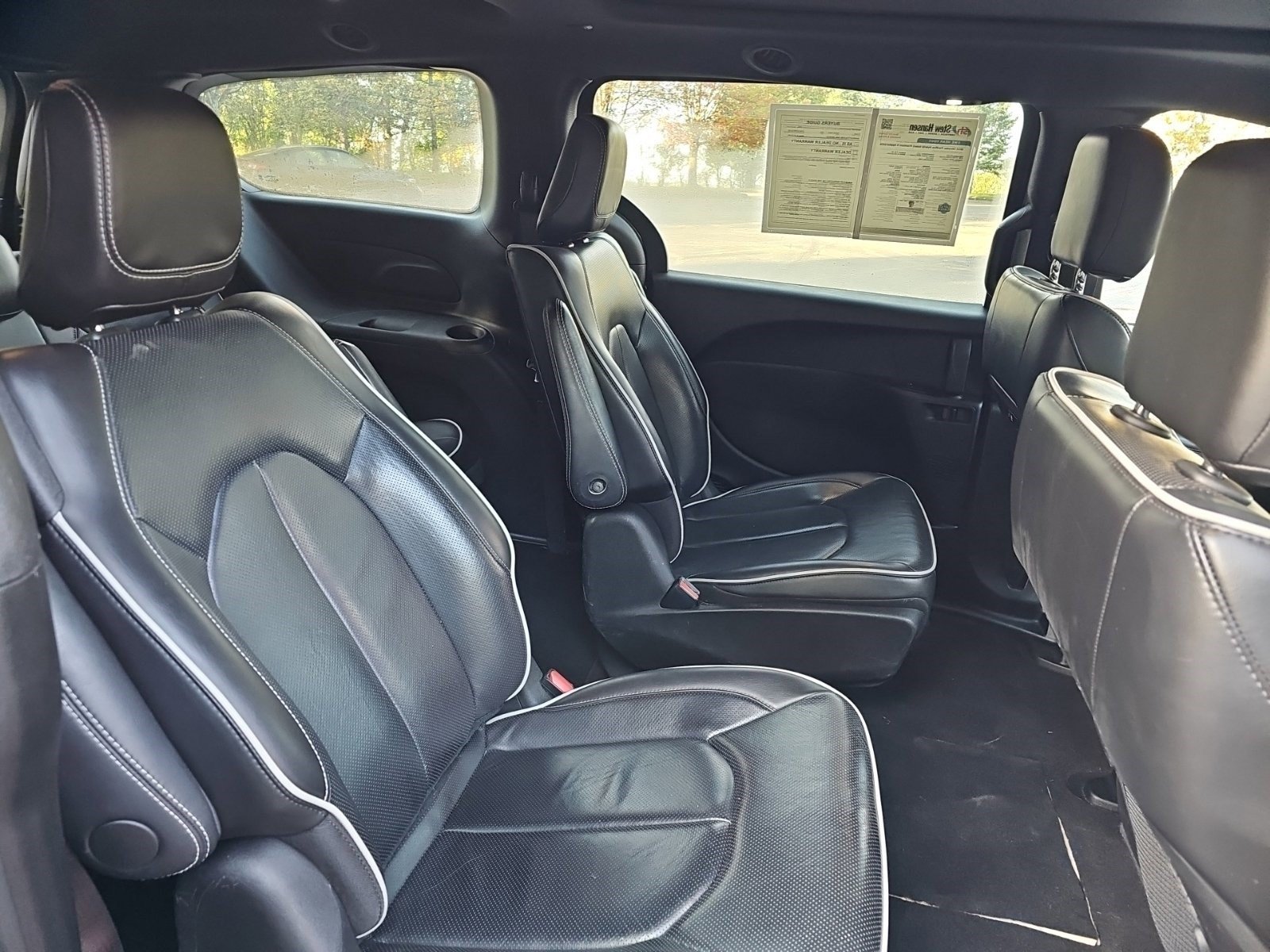 Used 2024 Chrysler Pacifica Premium FWD image 14