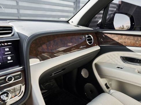 Used 2023 Bentley Bentayga Extended Wheelbase image 83