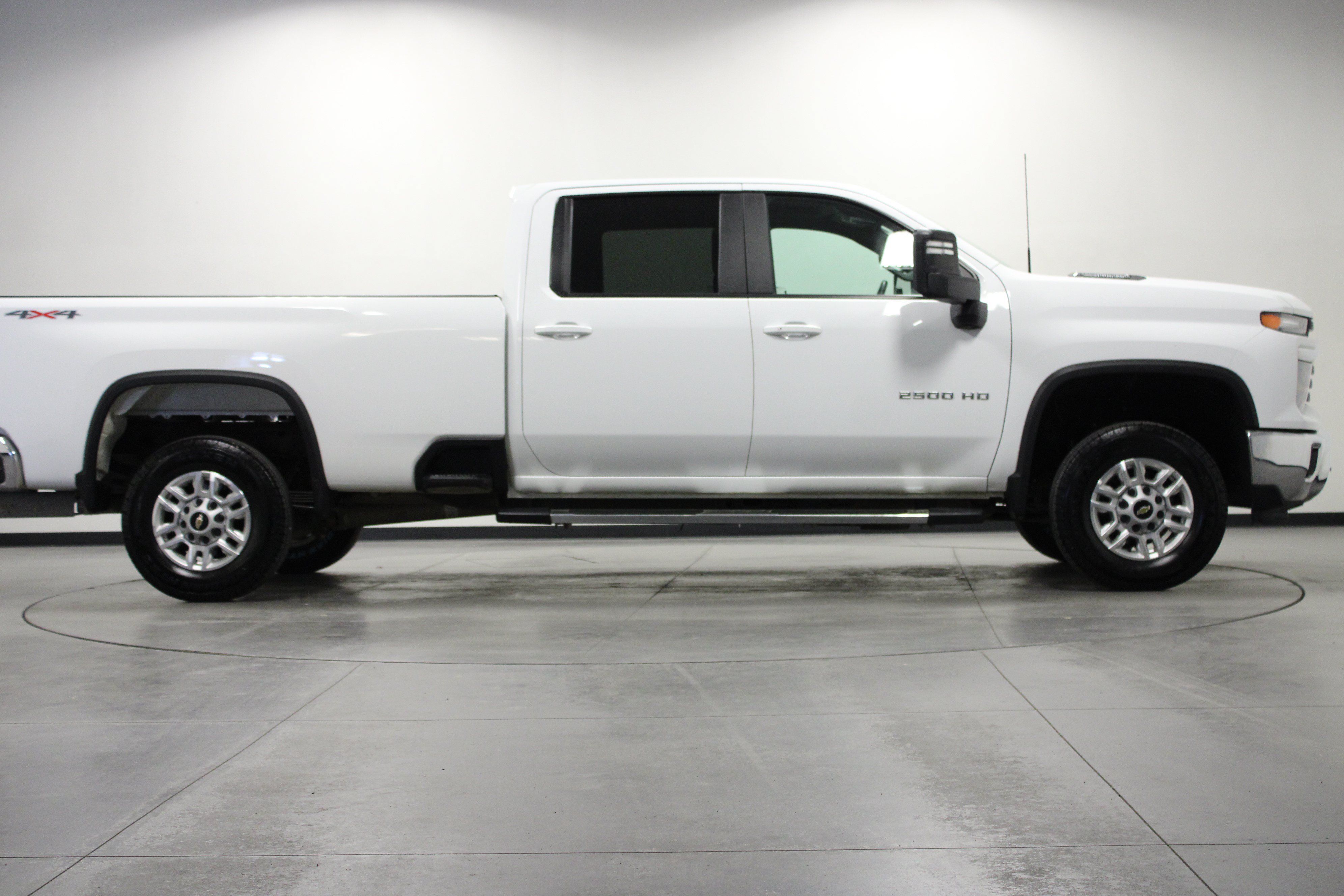 Used 2025 Chevrolet Silverado 2500 LT w/ Convenience Package AWD/4WD image 3