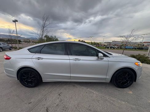 Used 2013 Ford Fusion SE FWD image 8