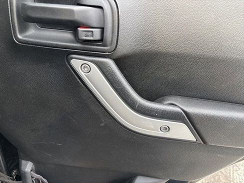 Used 2016 Jeep Wrangler Unlimited Rubicon image 30