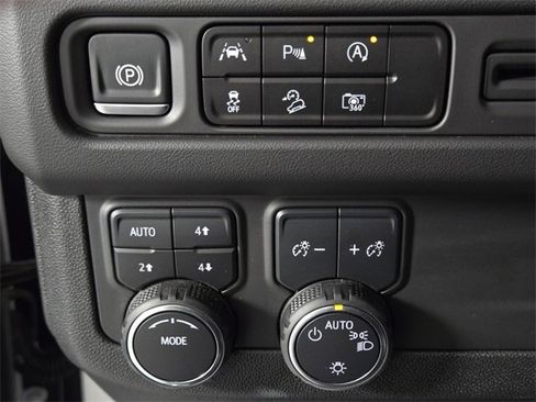 Used 2024 Chevrolet Tahoe Z71 w/ Luxury Package image 24