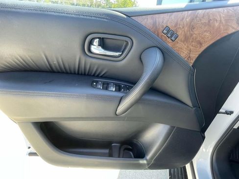 Used 2023 Nissan Armada SL w/ Captain's Chairs Package image 18