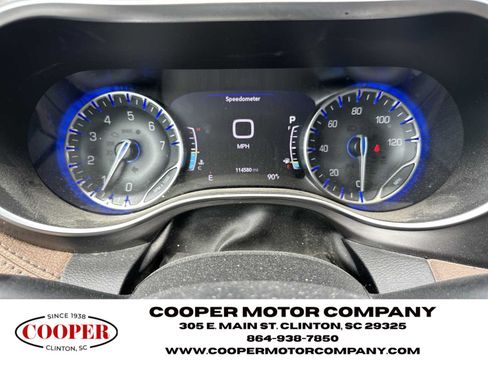 Used 2017 Chrysler Pacifica Limited w/ UConnect Theater Package FWD image 26