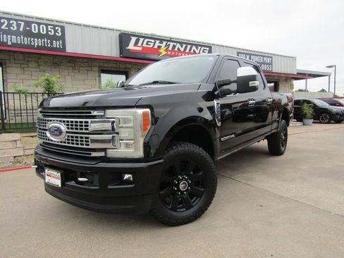 Used 2017 Ford F250 Platinum w/ FX4 Off-Road Package AWD/4WD image 1