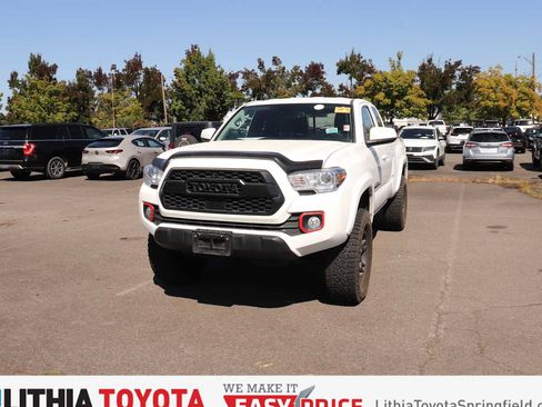 Used 2022 Toyota Tacoma SR5 AWD/4WD image 1