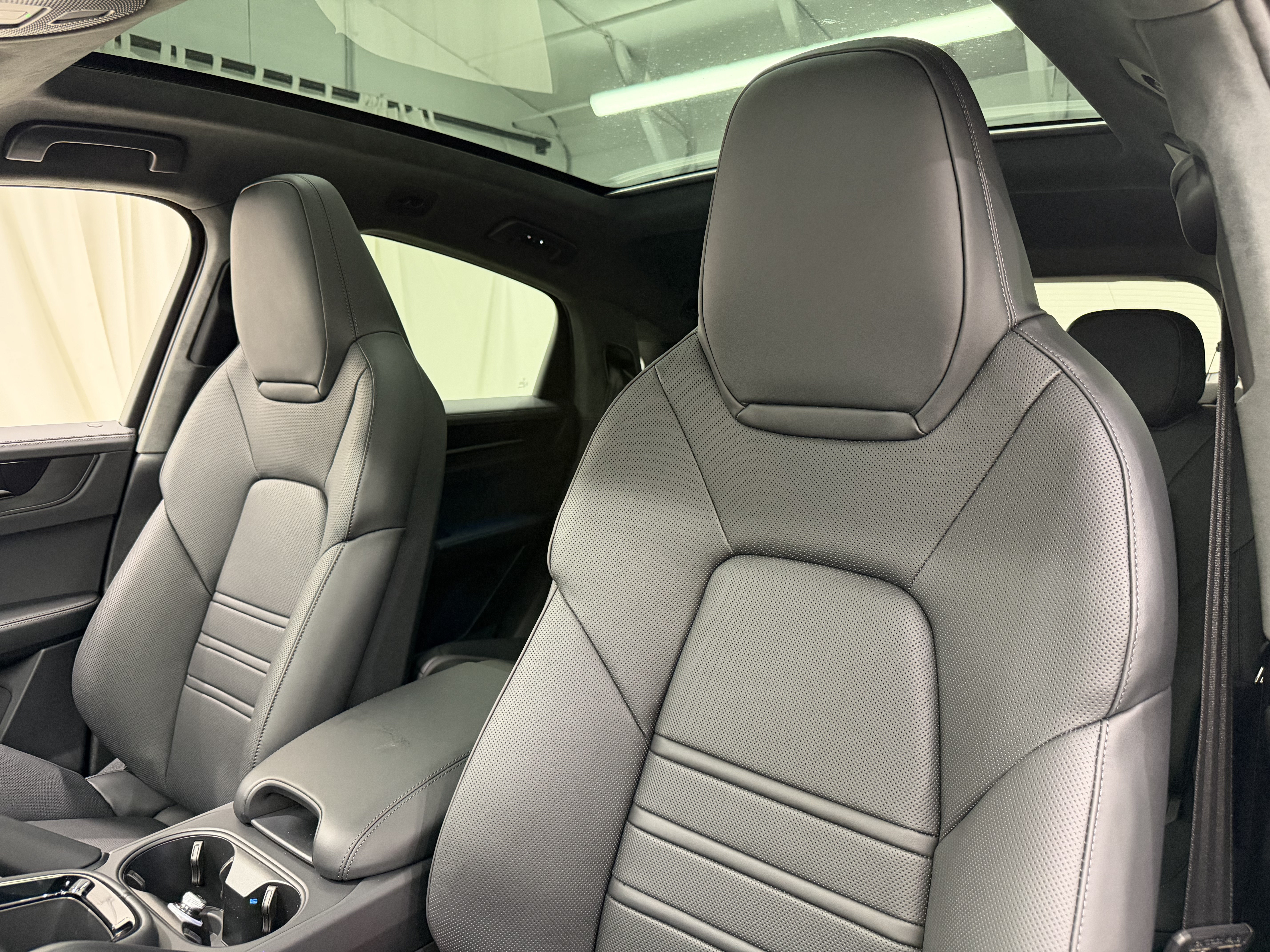 New 2026 Porsche Cayenne GTS AWD/4WD image 33