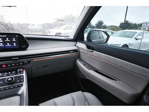 Certified 2025 Hyundai Palisade Calligraphy FWD image 12