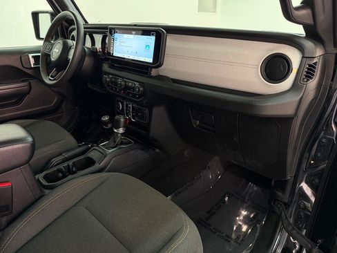 Used 2024 Jeep Wrangler Unlimited Sport AWD/4WD image 26