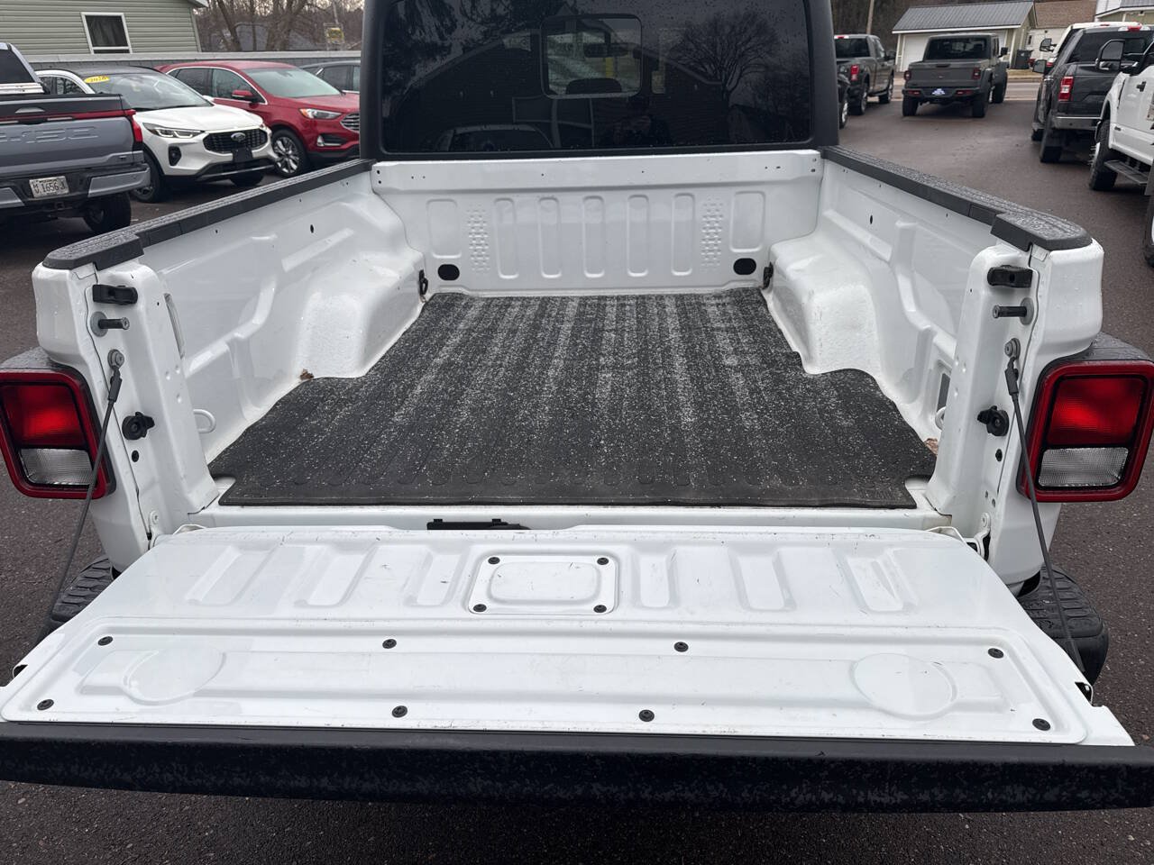 Used 2023 Jeep Gladiator Rubicon w/ Cold Weather Group AWD/4WD image 5